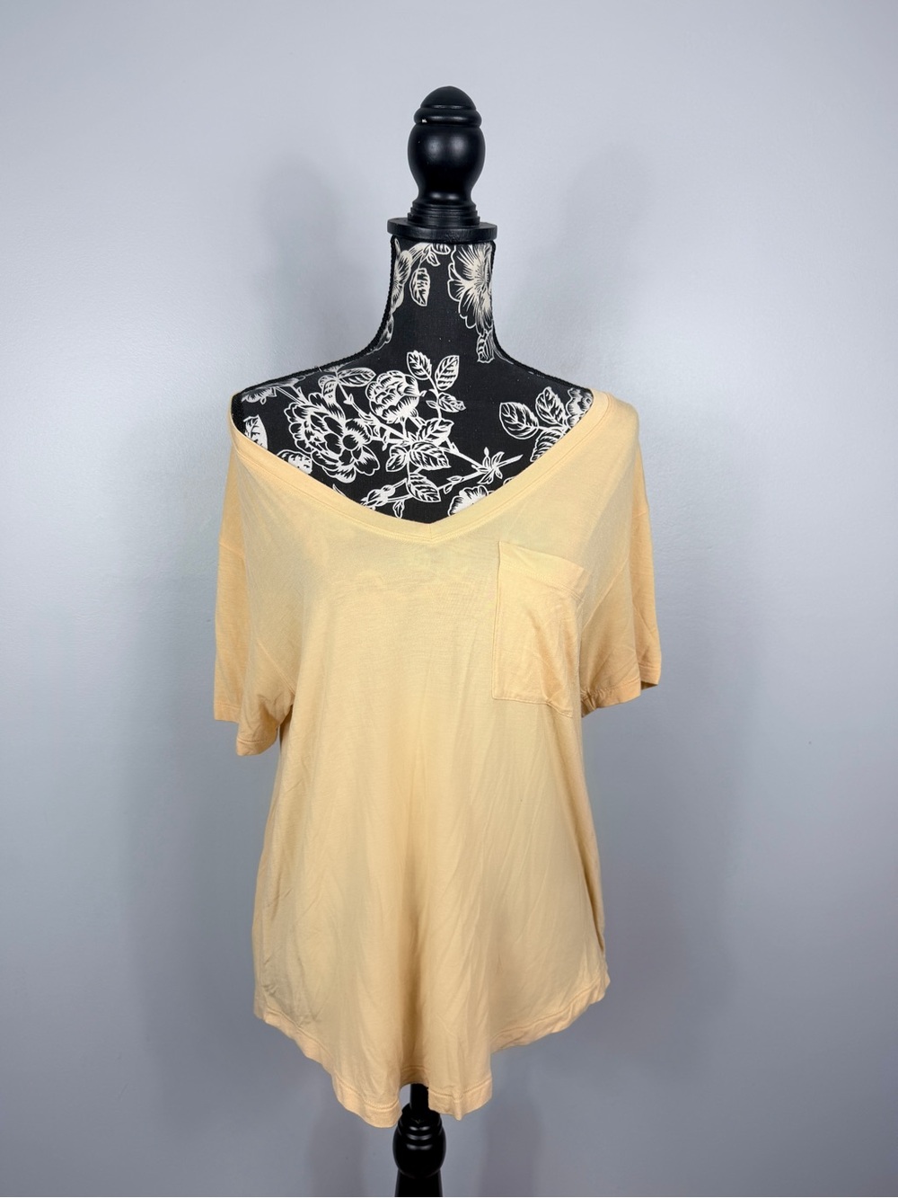 American Eagle orange sherbet loose fit v neck soft & sexy top size medium